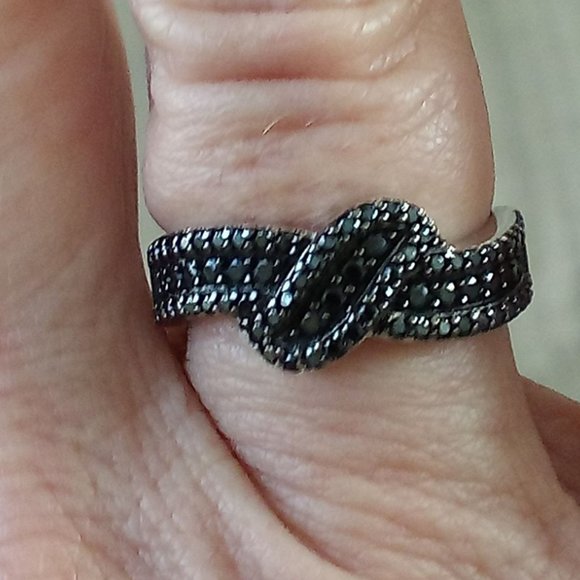 Sparkly, black spinel ring size 6 - Picture 5 of 7